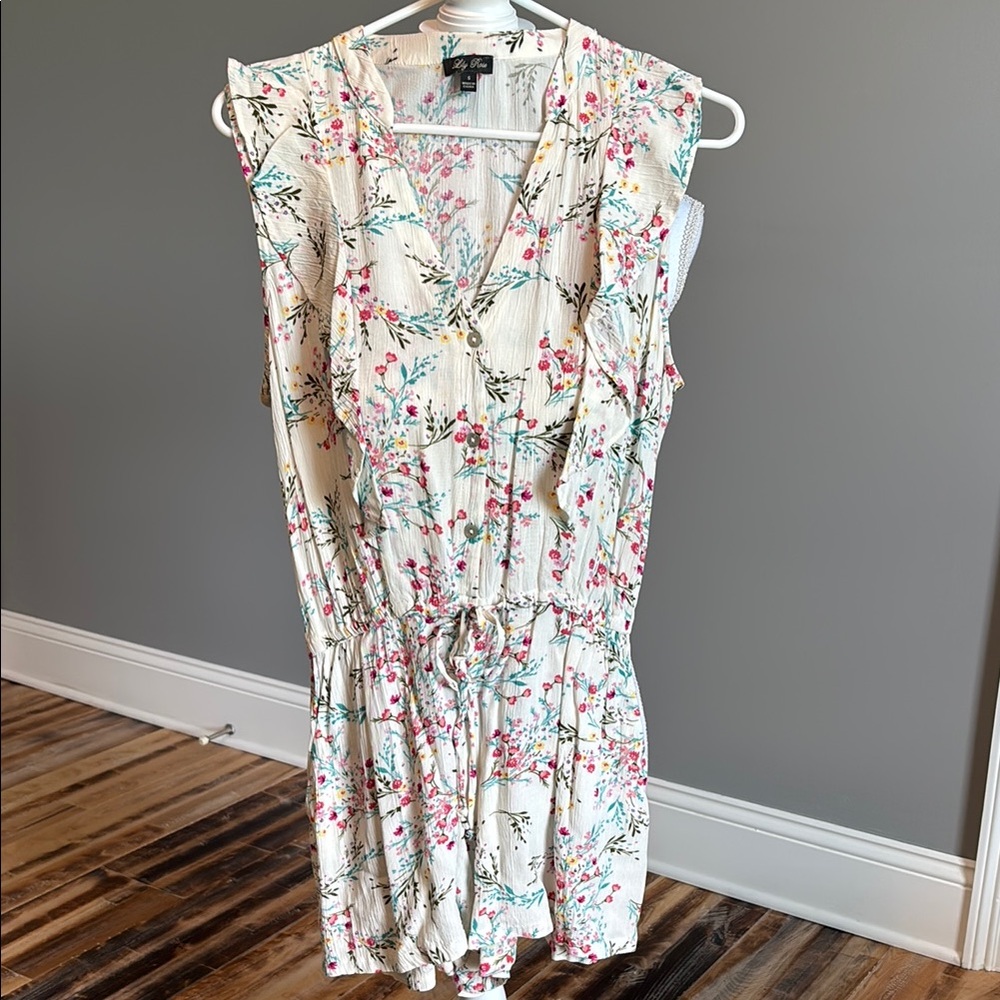 Floral Sleeveless Romper size small - Cream and Pink